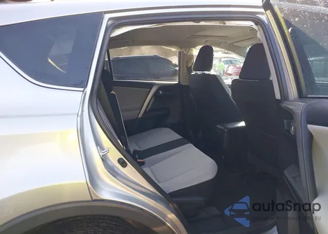 2016 Toyota Rav4 Xle z USA, uszkodzony, nr VIN 2T3WFREV3GW244166